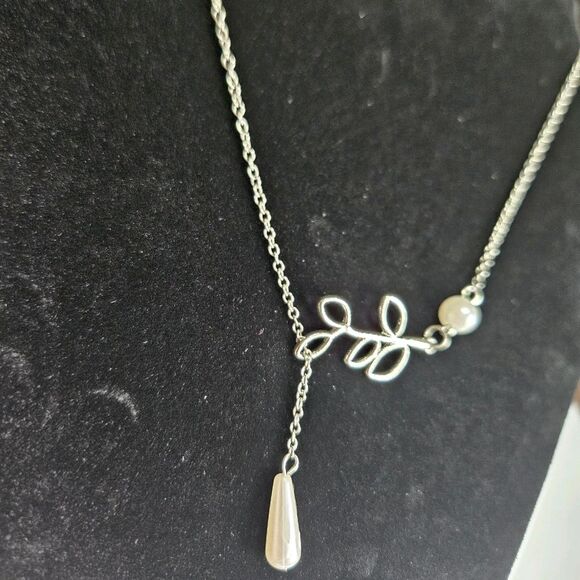 **Final Sale** Pearl Sheet Branch Necklace Hanging Charm Silver Tone 20 To 22" - Picture 6 of 15